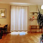 Elegant Apartment - City Center, Near Old Town
